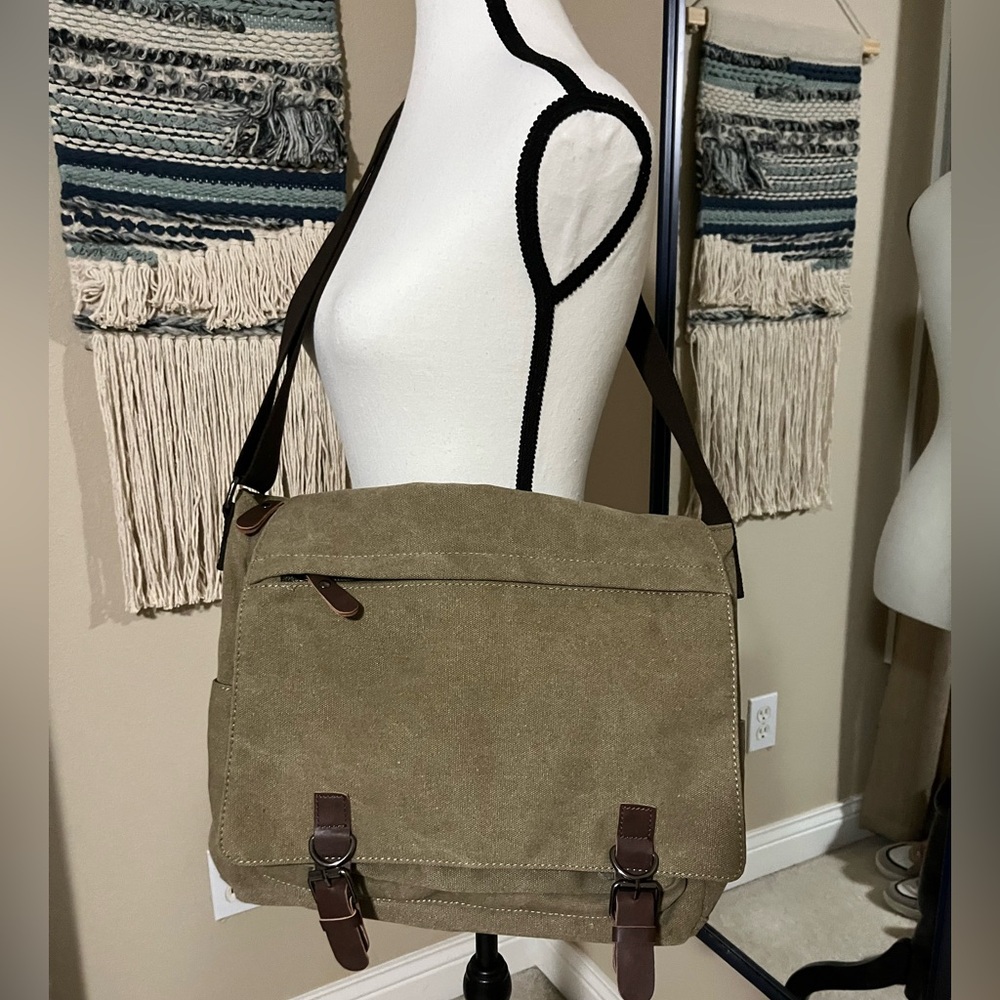 NWOT messenger bag